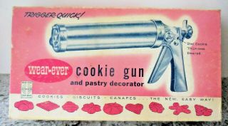 Vintage Wear Ever Trigger Quick Cookie Gun & Pastry Decorator 3365