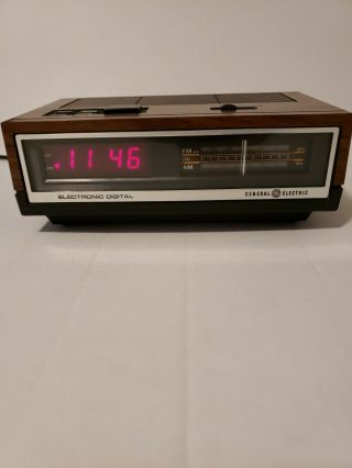 Vintage General Electric Ge Am/fm Electronic Digital Alarm Clock Radio 7 - 4640a
