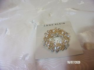 Vintage Anne Klein Rhinestone And Pearls Gold Tone Brooch