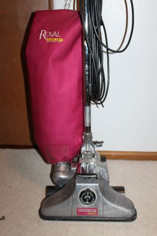 Vintage Royal Everlast Mry8200 Commercial Metal Upright Vacuum Cleaner 8200