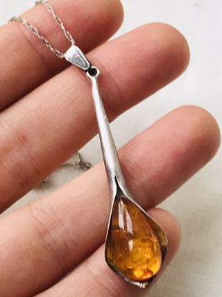 Vintage Silver And Amber Pendant With 19 1/2 Inches Silver Chain