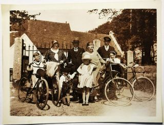 Vintage Photo: Friends And Family Ready For Picnic By Bike In May 1931 Fo.  946