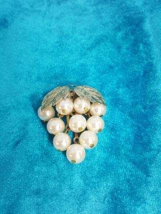 Vintage Costume Jewelry Faux Pearls Grape Bunch Pin/brooch.  527