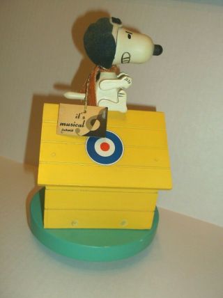 Vintage United Feature Syndicate 1968 Snoopy Flying Ace Doghouse Music Box Great