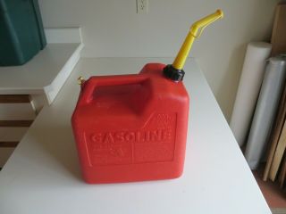 Vintage Chilton 5 - 1/4 Gallon Vented Gas Can Model P - 50