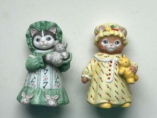 2 Vintage 1987 Kitty Cucumber Figurines B.  Shackman Schmid " Ellie " & " Ginger " Ec