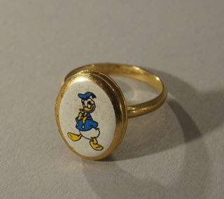 Vintage Walt Disney Donald Duck Metal Compartment Ring (inv.  No.  019)
