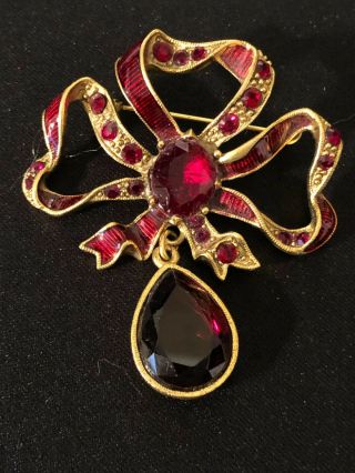 Vintage Unbranded Gold Tone Red Stones Brooch Pin