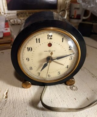 Vintage Art Deco Bakelite Ge Alarm Clock Mod 7f72 General Electric