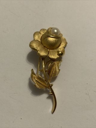 Signed Crown Trifari Vintage Gold Tone And Pearl Flower Brooch Pin