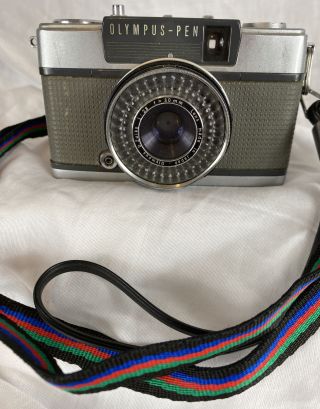 Vintage Olympus PEN EE 2 35mm Half Frame Film Camera 2