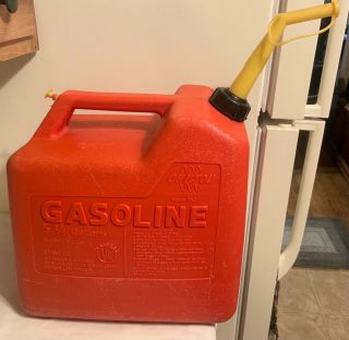 Vintage Chilton Gas Can 5 - 1/4 Gallon Rear Vented Red Poly Model P50
