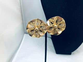 Vtg.  Sarah Coventry Shiny Gold Tone Filigree Flower Clip On Earrings