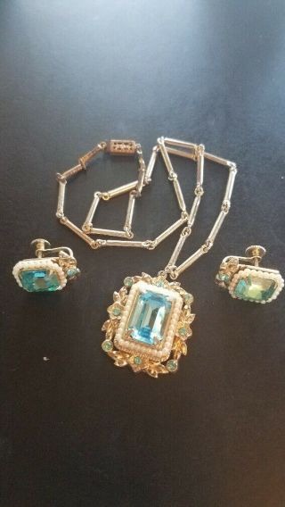 Vintage Necklace And Screw Back Earring Set - Coro