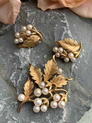 Vintage Signed Crown Trifari Faux Pearl Flower Pin Brooch & Clip On Earrings Set
