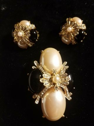 Vintage Joan Rivers Faux Mabe Pearl & Onyx/rhinestone Brooch & Earrings