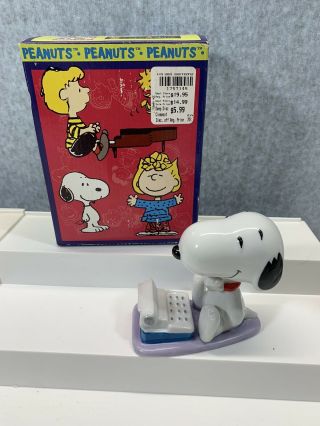 Vintage Peanuts Snoopy Porceline Figurine 1998 Flambro Imports Literary Ace Box