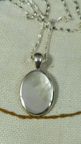 925 Sterling Silver Mother Of Pearl Pendant Vintage 925 Silver Chain 44cm