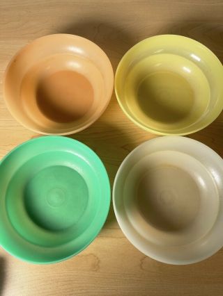 4 Vintage Tupperware Cereal Bowls in Light Colors 3