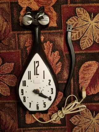 Vintage Spartus Cat Wall Clock With Opening And Closing Eyes And Wagging Tail