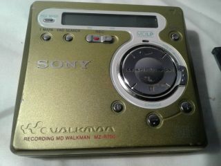 Vintage SONY RECORDING MD WALKMAN MZ - R700/charger/disc green play 2