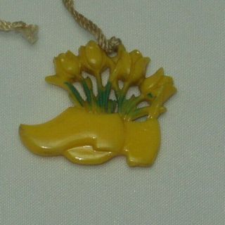 Vintage Plastic Window Shade Pull Yellow Daffodils And Dutch Shoes - 2 "