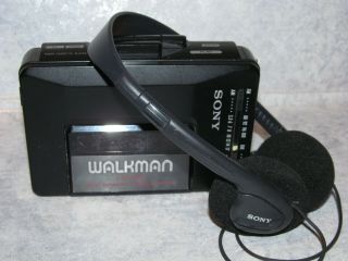 Vintage Sony Walkman Wm - F2015 Stereo Cassette Fm/am Radio W/ Mdr - 009 Headphones