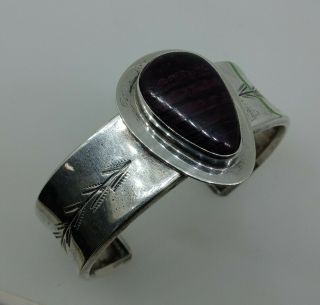 Vintage Sterling Silver & Sugilite Hand Chased Cuff Bracelet Signed " Oo " Navajo