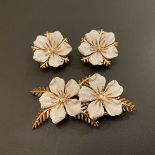Vintage Crown Trifari Gold White Enamel Rhinestone Flower Brooch & Earrings Set