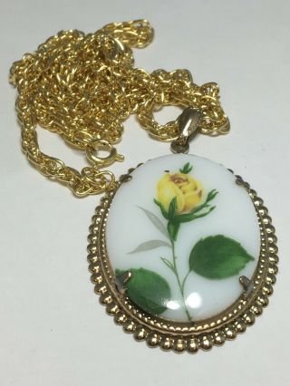 Vtg Oval Porcelain Gold Tone Yellow Rose Flower Leaves Pendant Necklace