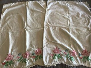 Adorable Vintage Set Of 2 Pillowcases White Hand Embroidered Pink Red Roses
