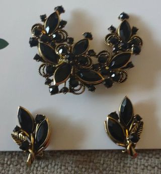 Vintage Black Oynx Gold Tone Brooch And Earring Set