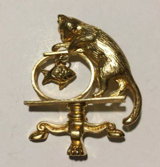 Avon Gold Tone Cat And Dangling Fish In Fish Bowl Brooch Pin - Vintage
