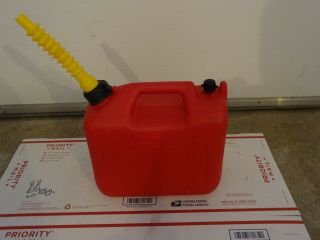 Vintage Wedco Plastic Gas Can 2.  5 Gallons With Spout And Vent W220