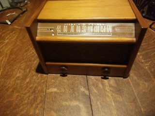 Vintage Stewart Warner Model 52t146 Tabletop Tube Radio Looks Great