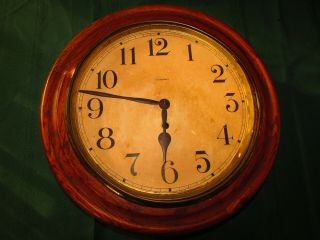 Round Oak Vintage Waterbury Wall Clock 16 1/2 Inches Round