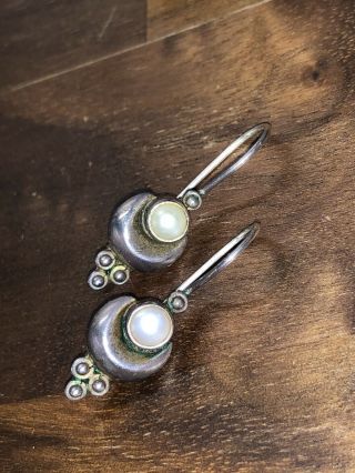 Stylish Vintage Sterling Silver Earrings Set With Pearl / Mother Of Pearl ?