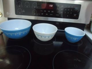 Vintage Pyrex Set Of 3 Blue Snowflake Garland Mixing Bowls 401 - 403
