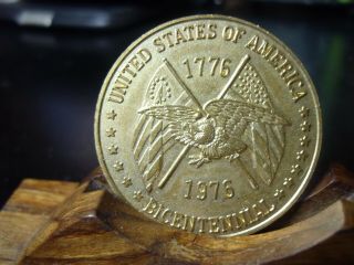 Liberty Bell 1776 - 1976 Bicentennial Medal Crossed Flags - Eagle Uncirculated