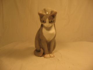 Cat Figurine Bing & Grondahl B&g Copenhagen Denmark 5 Inch Tall Porcelain Figure