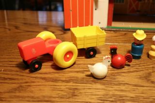 Vintage Fisher Price Play Family Farm 915 With Little People,  Some Accessories 2