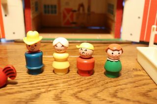 Vintage Fisher Price Play Family Farm 915 With Little People,  Some Accessories 3