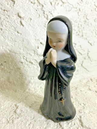 Vintage Nun Figurine in Black Habit,  Lipper & Mann Ceramic L&M Japan 5.  5 