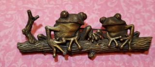 Fun Large Vintage Signed Jj Jonette Jewelry Co Two Frogs On A Log Pin Brooch