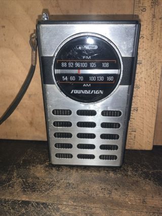 Vintage Soundesign Am/fm Pocket Radio Model 2102 - A Parts Unit.