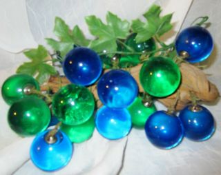 Vintage Mcm Mid Century Blue Green Lucite Acrylic Grapes Cluster On Wood Leaves