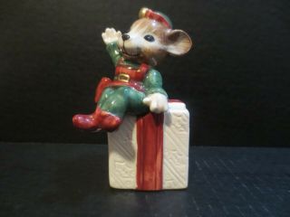 Vintage Holiday Salt And Pepper Shakers Christmas Elf Mouse And Present Oci