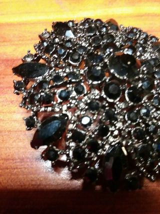 Vintage Metal and Black Stone Round Open Floral Design Pin/Brooch 2