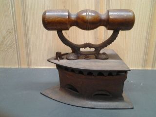 Vintage Cast Iron Sad Coal Fired Clothes Press Iron With Latch & Grate