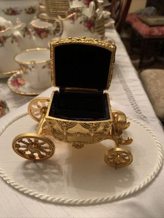 Vintage Cinderella Carriage Ring Bearer Pillow Gold Tone 3